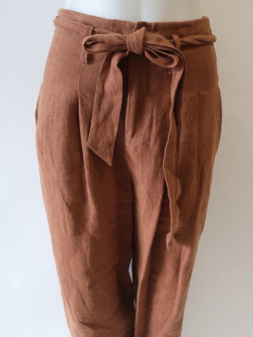 Womens Ronny Kobo Brown (Item- 43) Belted Pleated Tapered Cropped Linen Pants S - Picture 2 of 12